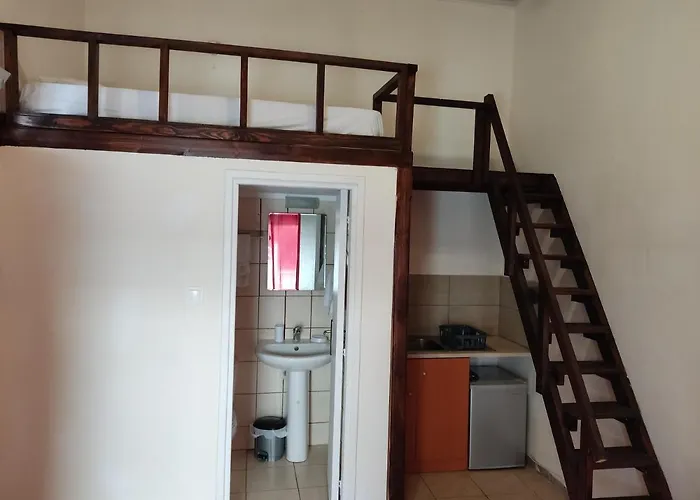 Nikolettas Traditional House 게스트하우스 3*